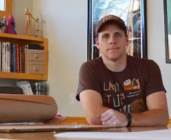 steve_thomas_studio_headshot